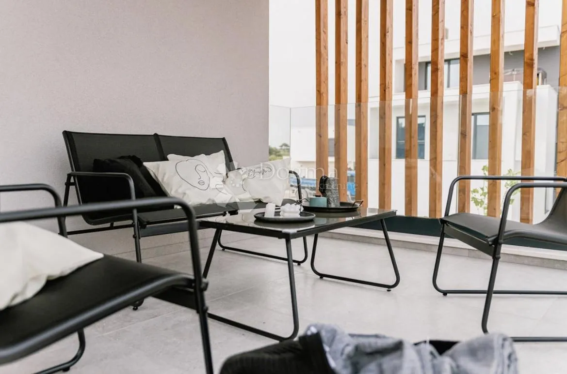 luksuzna dizajnerska vila sa bazenom,jacuzzijem i saunom - slika 58