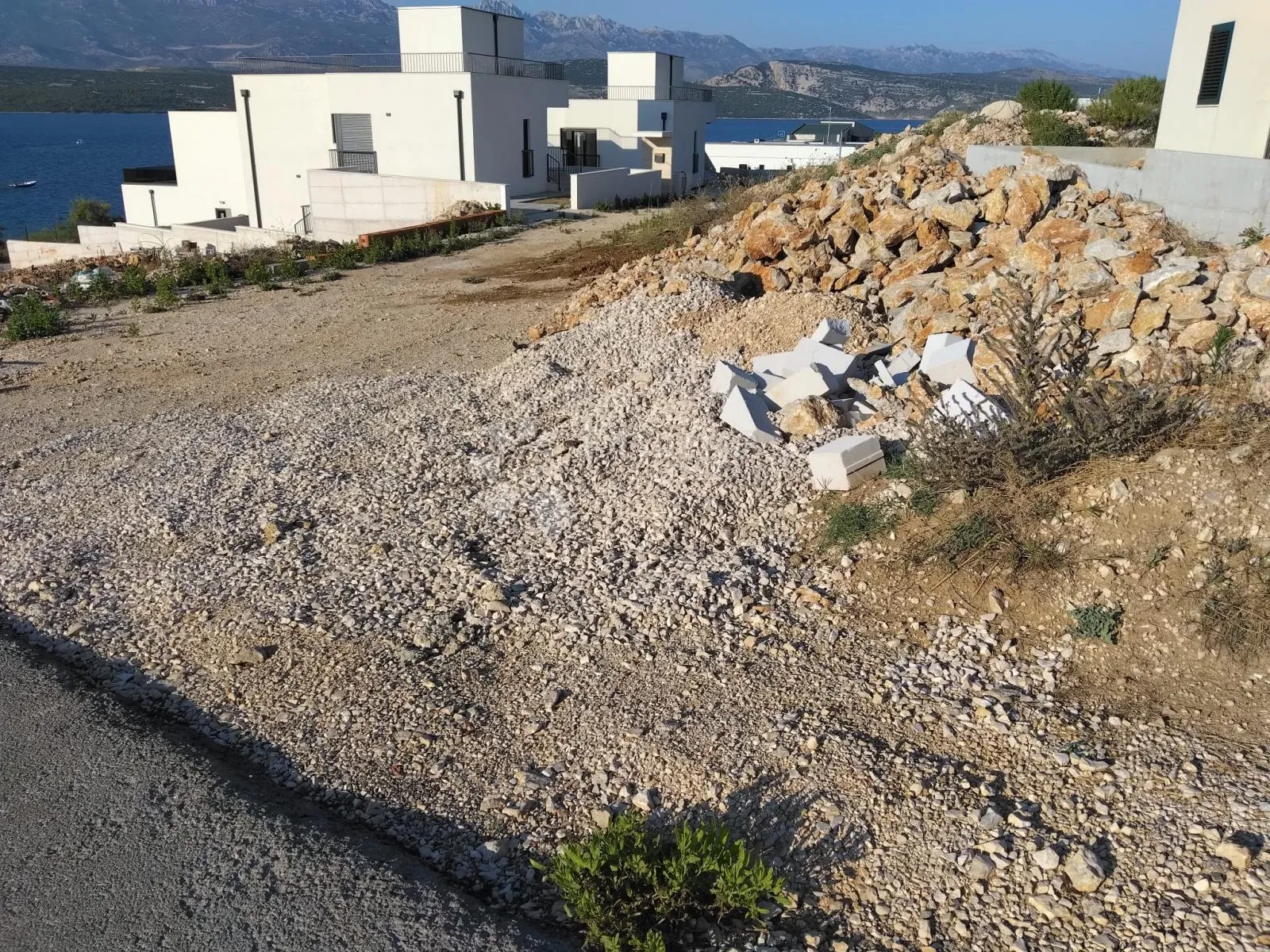 građevinsko zemljište 741 m² – ekskluzivna lokacija 100 metara od mora (novigrad) - slika 2
