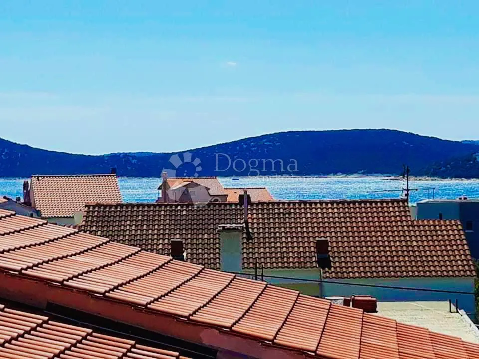 vodice! stan novije gradnje na atraktivnoj lokaciji, u blizini plaže i centra! - slika 3