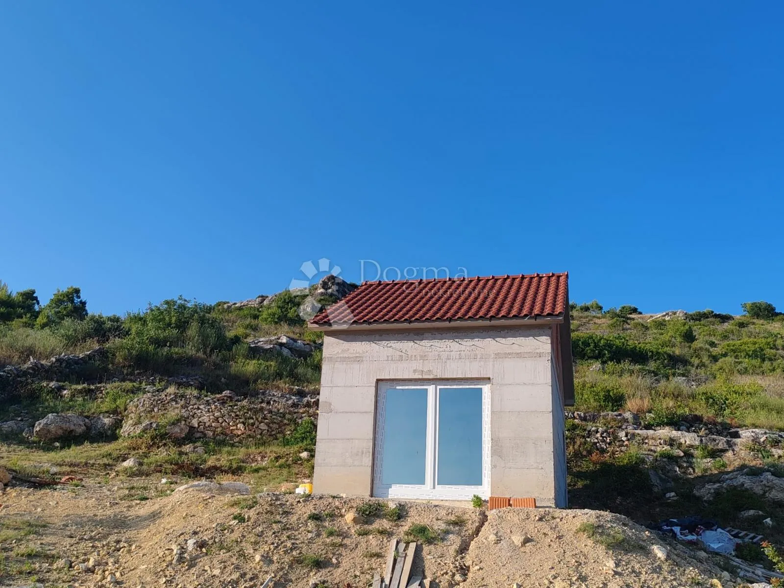 tribunj - vodice zemljište s otvorenim pogledom na more i kućicom za odmor - slika 18