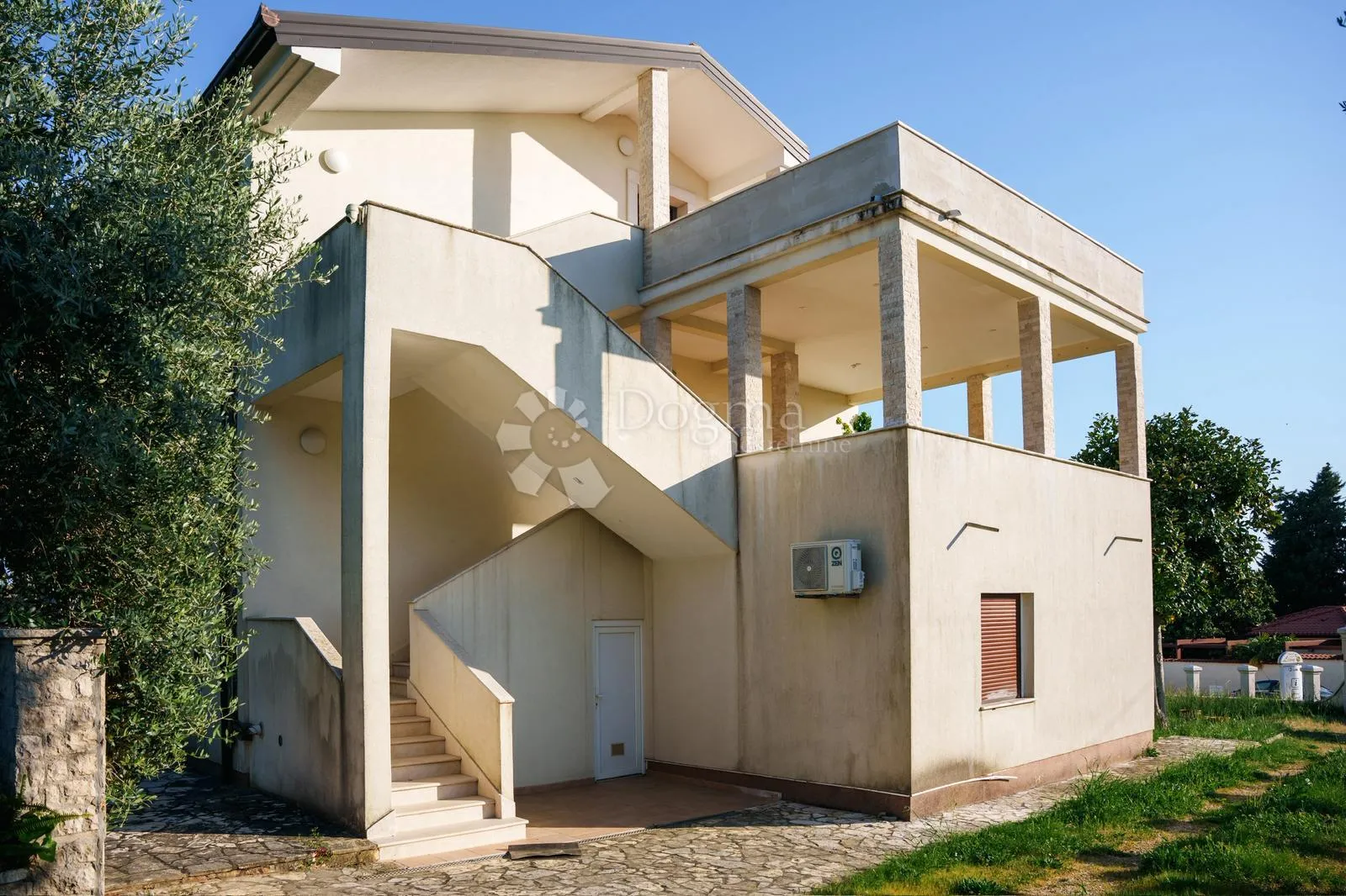 apartmanska kuća na atraktivnoj lokaciji - slika 5