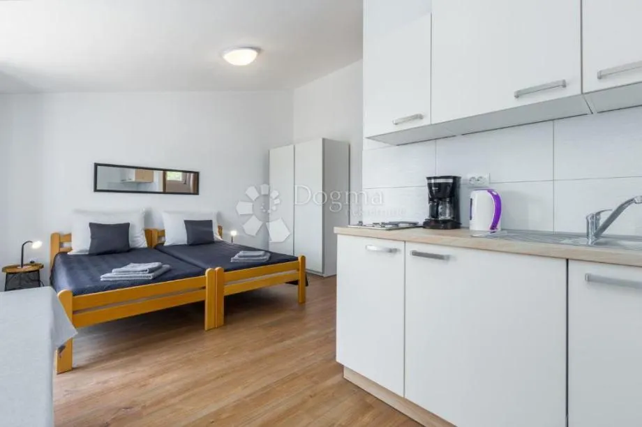 apartmanska kuća visokog potencijala 2 km od mora! - slika 16