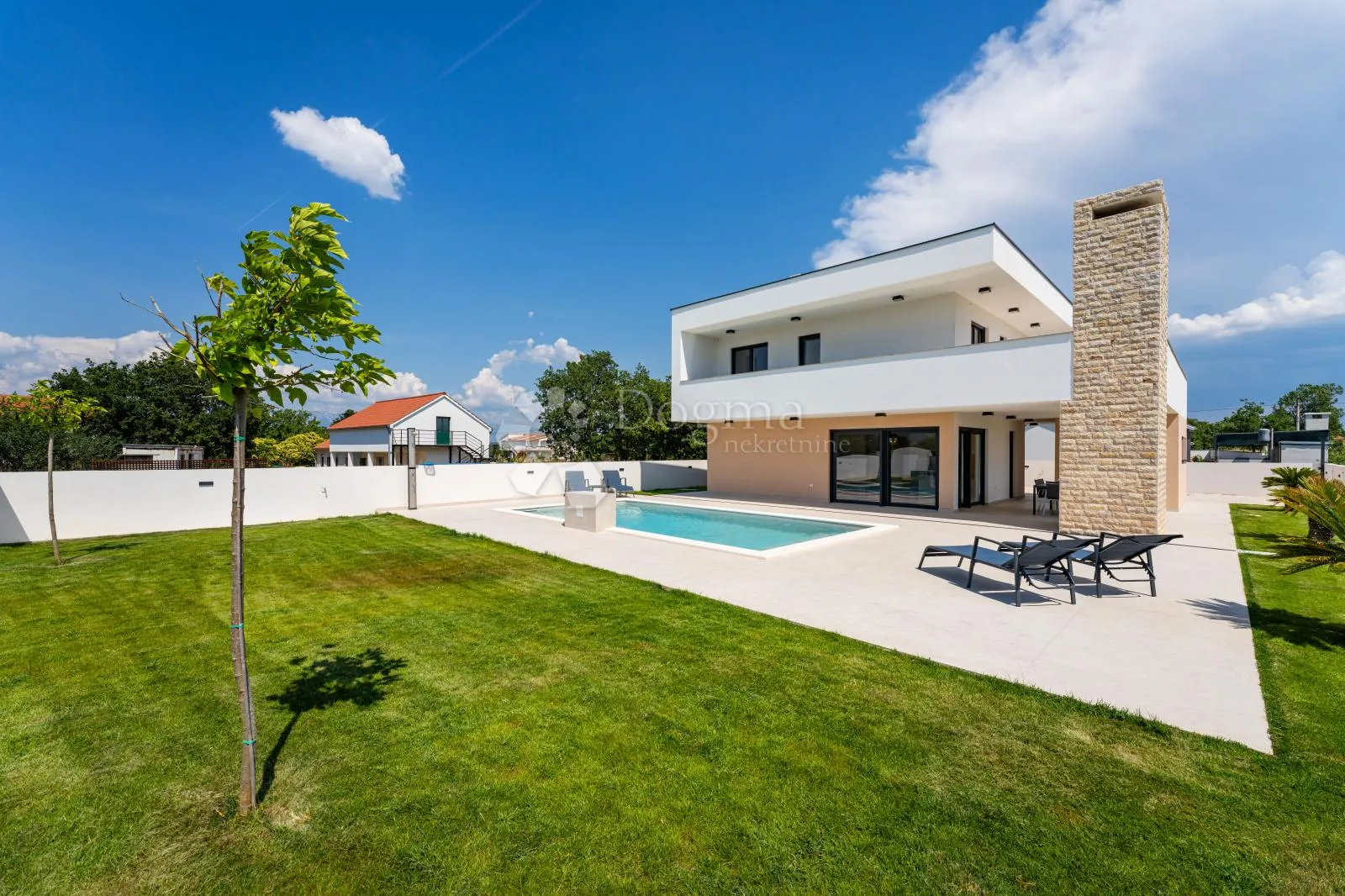 moderna vila s bazenom u žeravi - slika 3