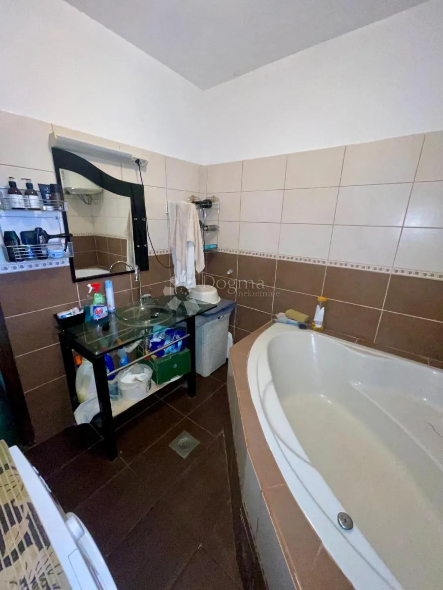 prava seoska priča nadomak šibenika – kuća, imanje i priroda - slika 10