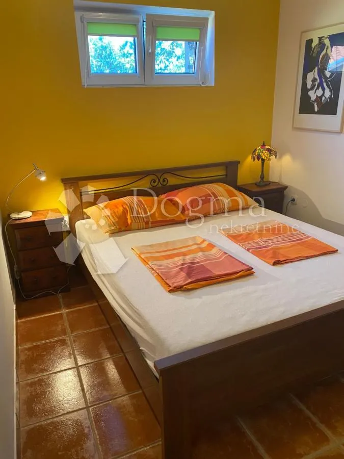 samostojeća kuća s bazenom otok krk - slika 12