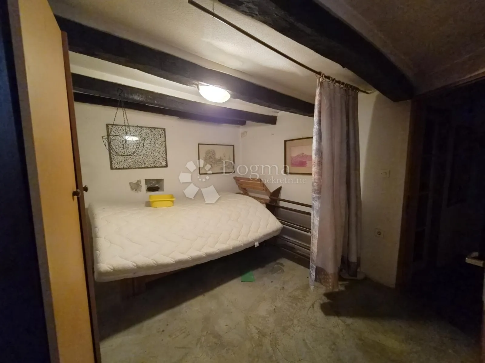 samostojeća kuća, 405m2, roč - slika 17