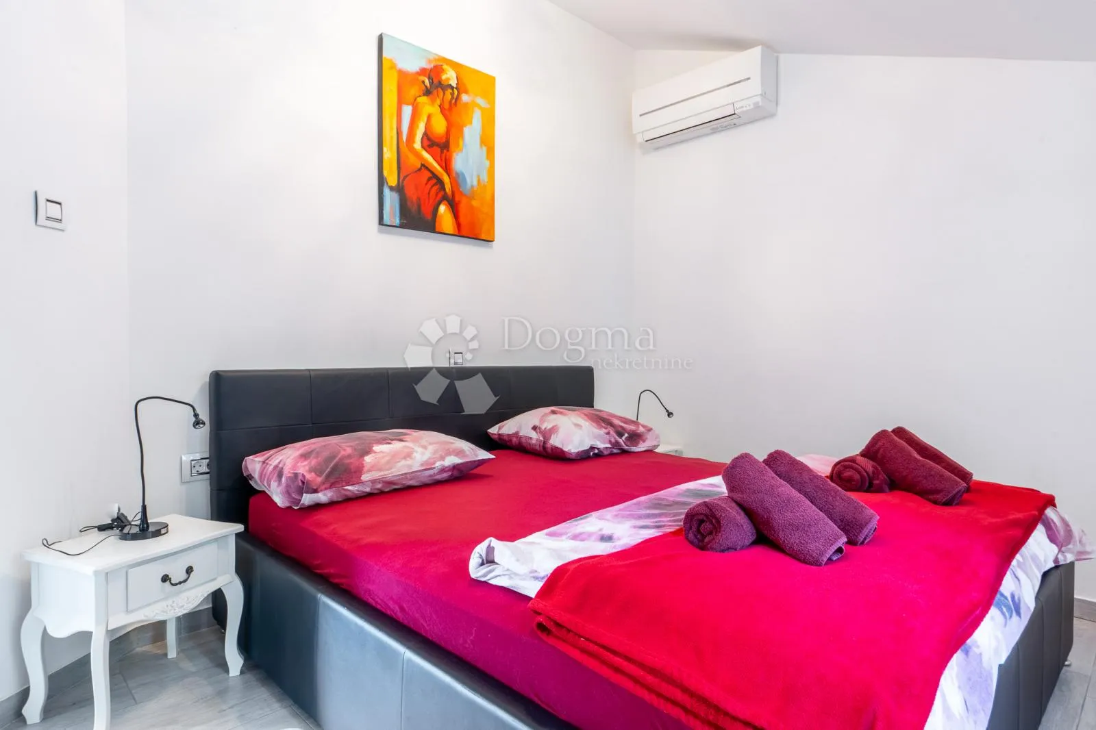 vila s bazenom na krku – odmor i investicija! - slika 33