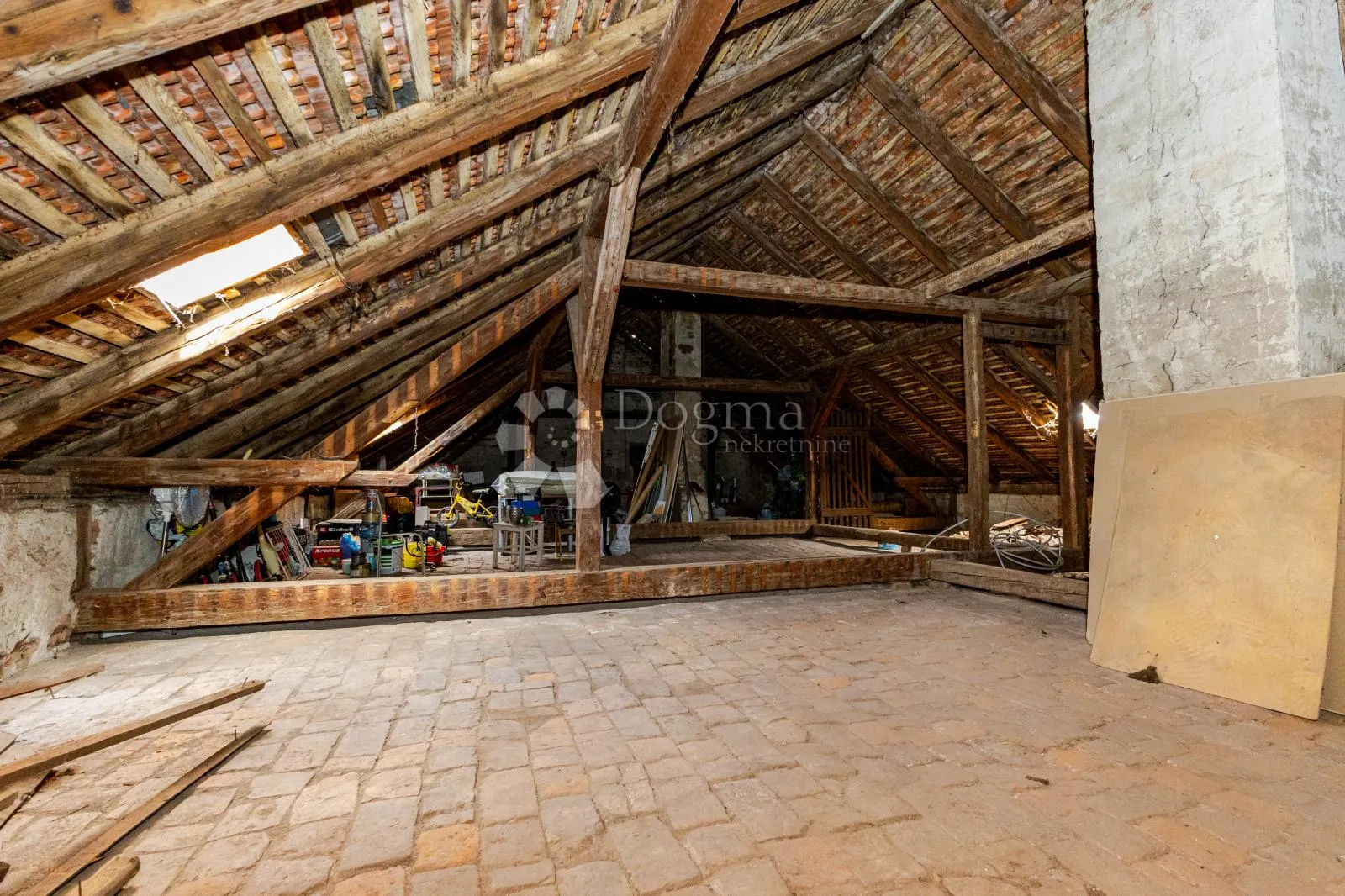 potkrovlje 133 m² u centru varaždina – investicijska prilika - slika 5