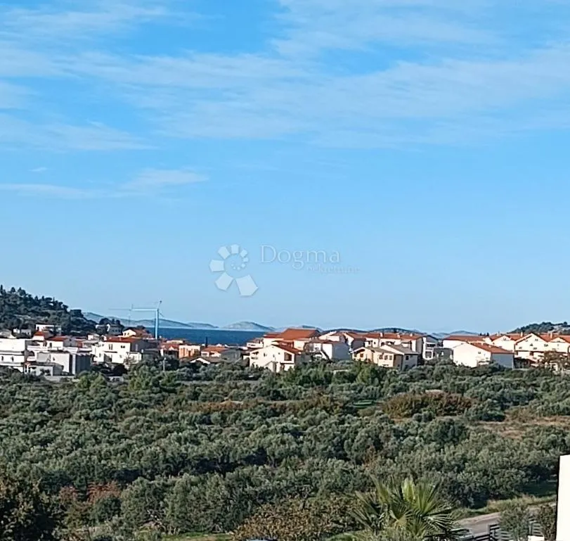 s1-novogradnja, vodice, dvojna kuća sa bazenom i pogledom na more - slika 14