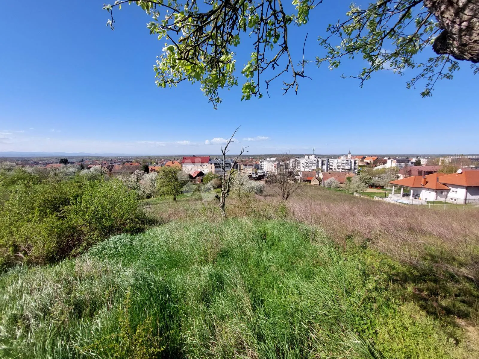 prilika za investitore - građevinsko zemljište sa zgradama - slika 8