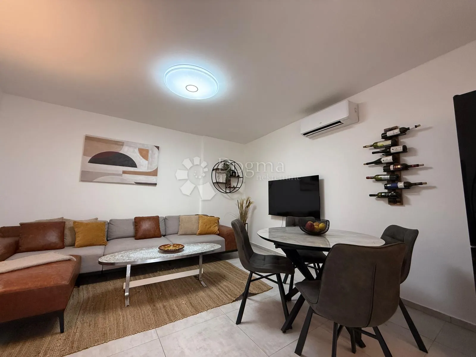 dva luksuzno renovirana apartmana rustikalnog šarma – vrhunska investicija u srcu pule - slika 3