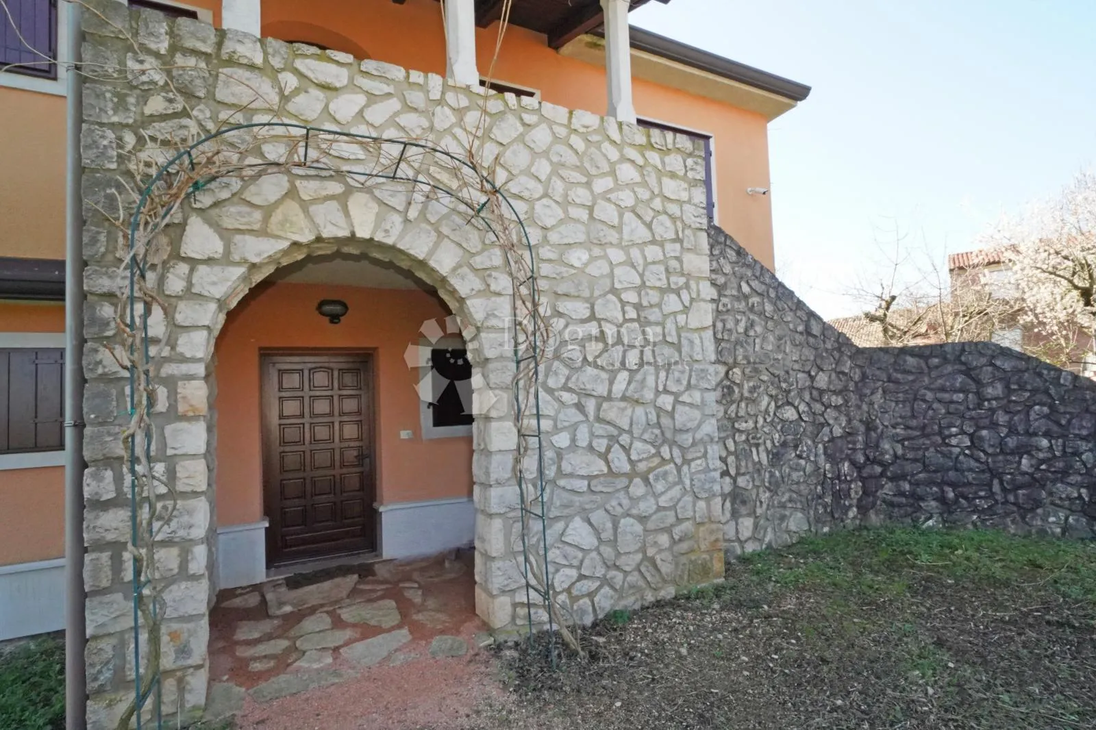 brtonigla, kuća sa 2.500m2 građevinskog zemljišta - slika 5