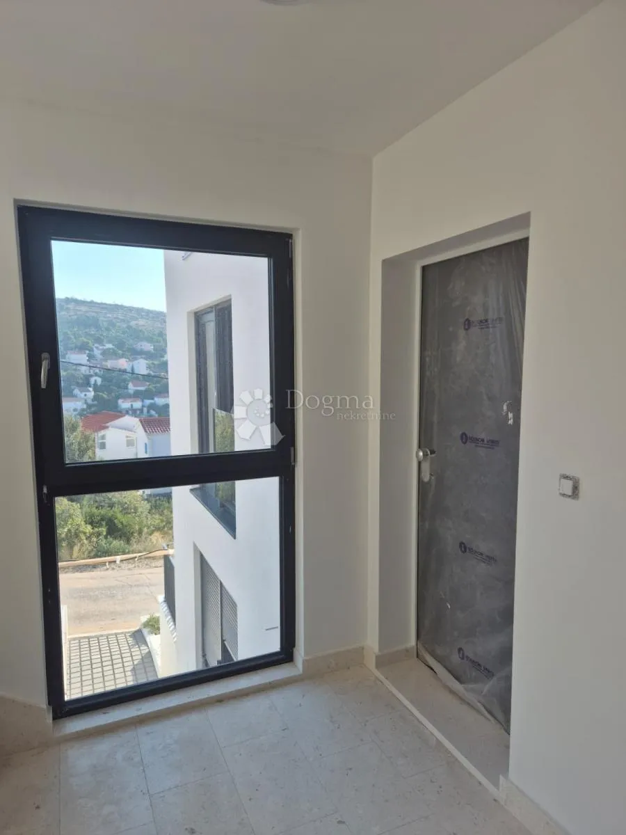 novogradnja – moderan stan (s10) s balkonom i pogledom na more, manje od 150 m od plaže – okrug gornji - slika 4