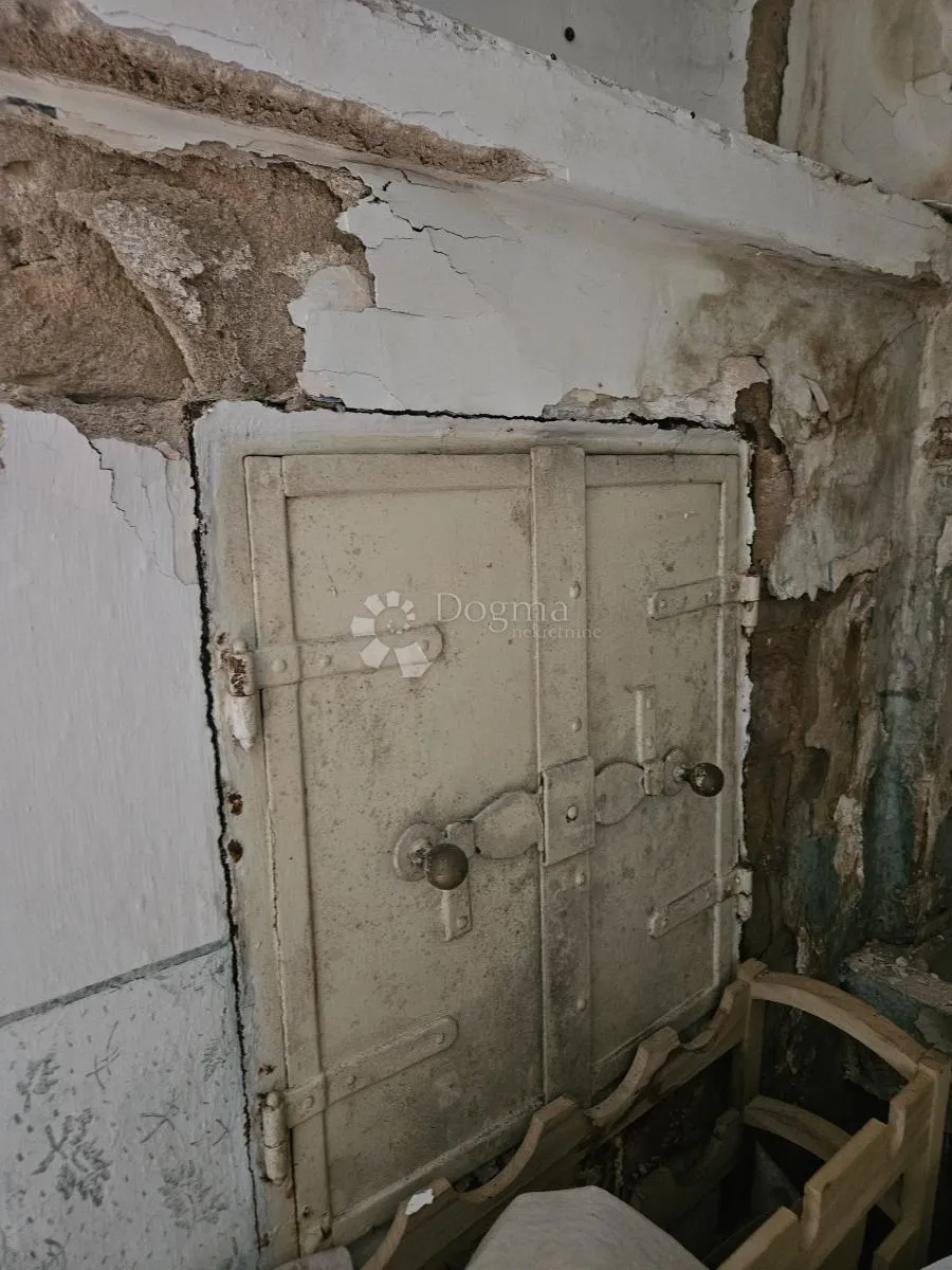 kuća za adaptaciju u centru vrbnika! - slika 5
