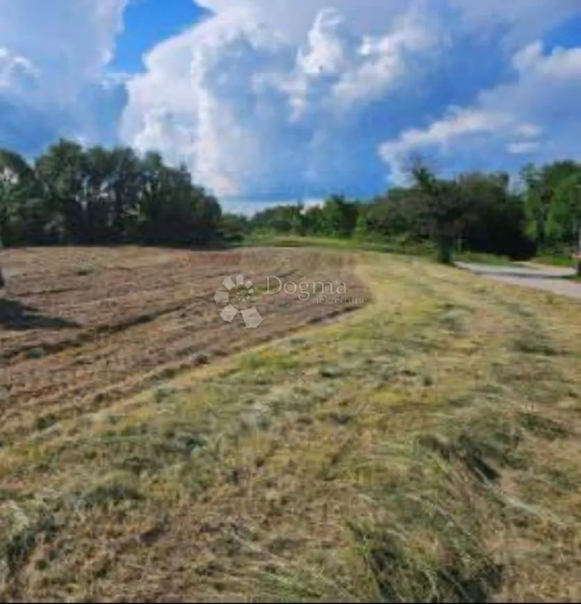 prostrano građevinsko zemljište - 5100 m2 - slika 3