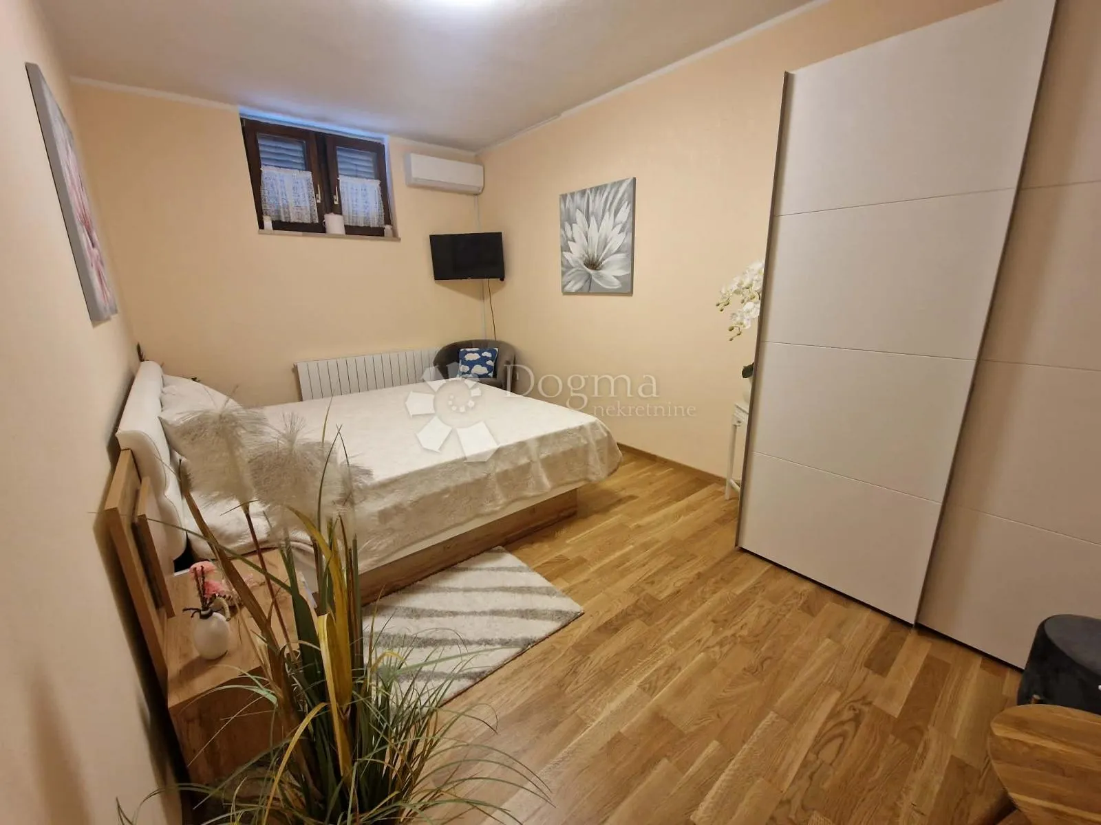 kuća s 4 apartmana - drugi red od mora - slika 37