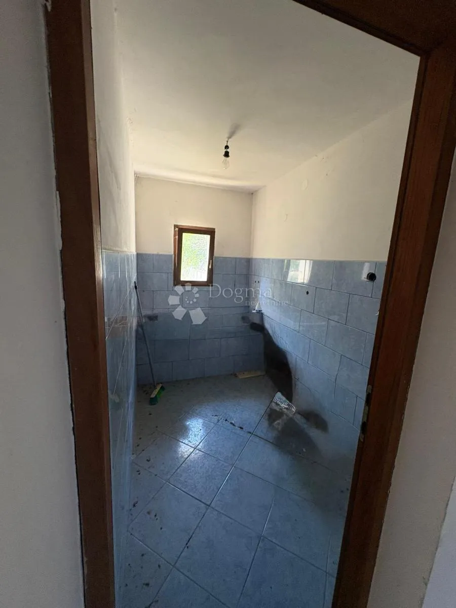 oaza mira s prostranom okućnicom - slika 8
