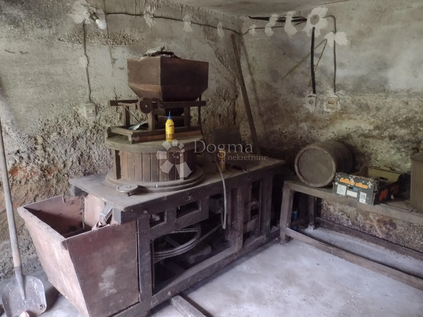 kuća s pogledom na petrovu goru i besplatnim vodovodom - slika 16