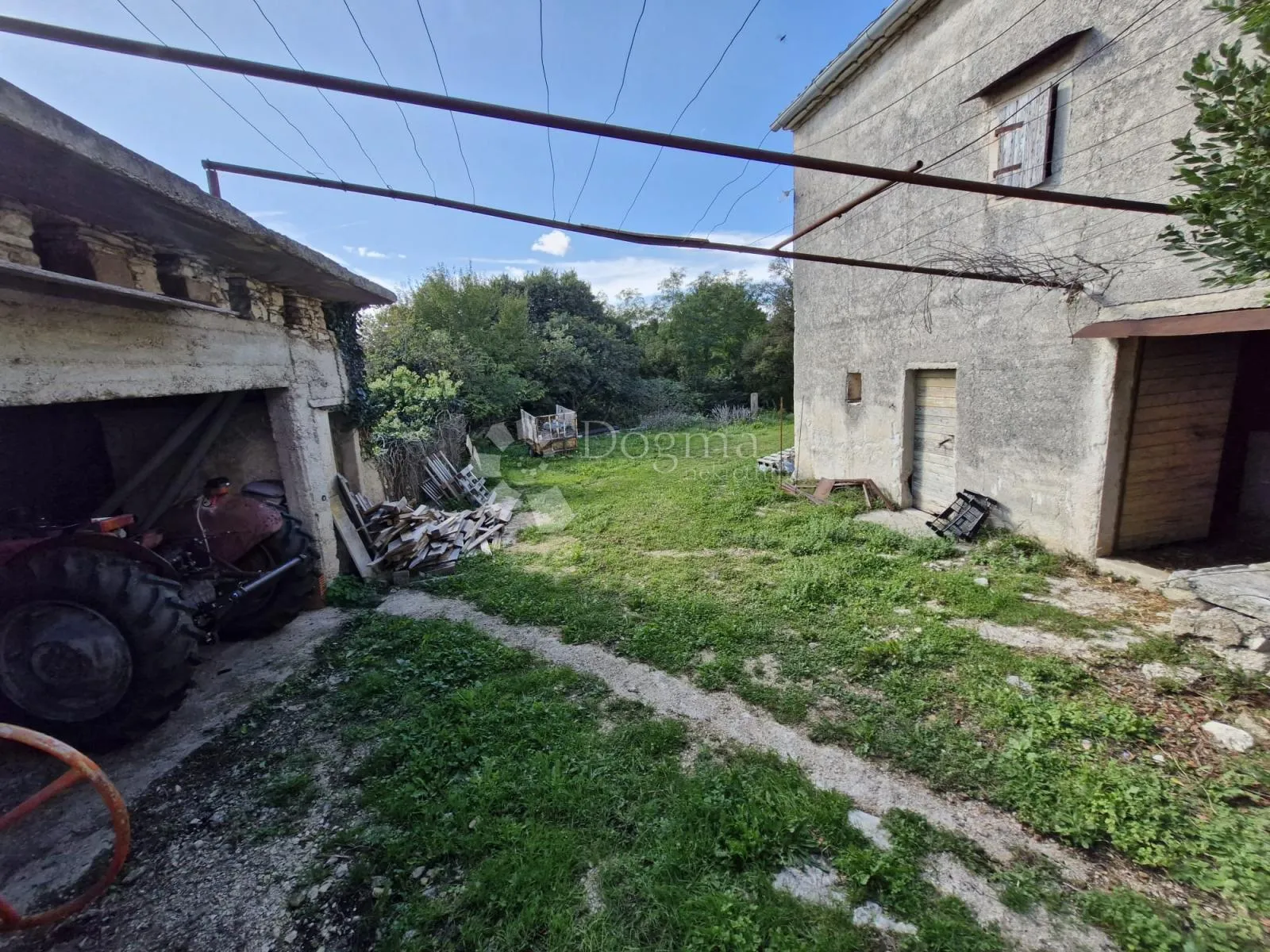 starina za adaptaciju sa velikom okućnicom u okolici žminja - slika 7