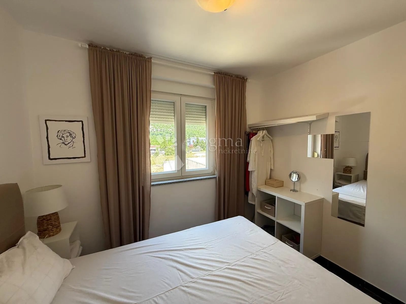 nov moderan namješten apartman 200 m od mora - slika 19