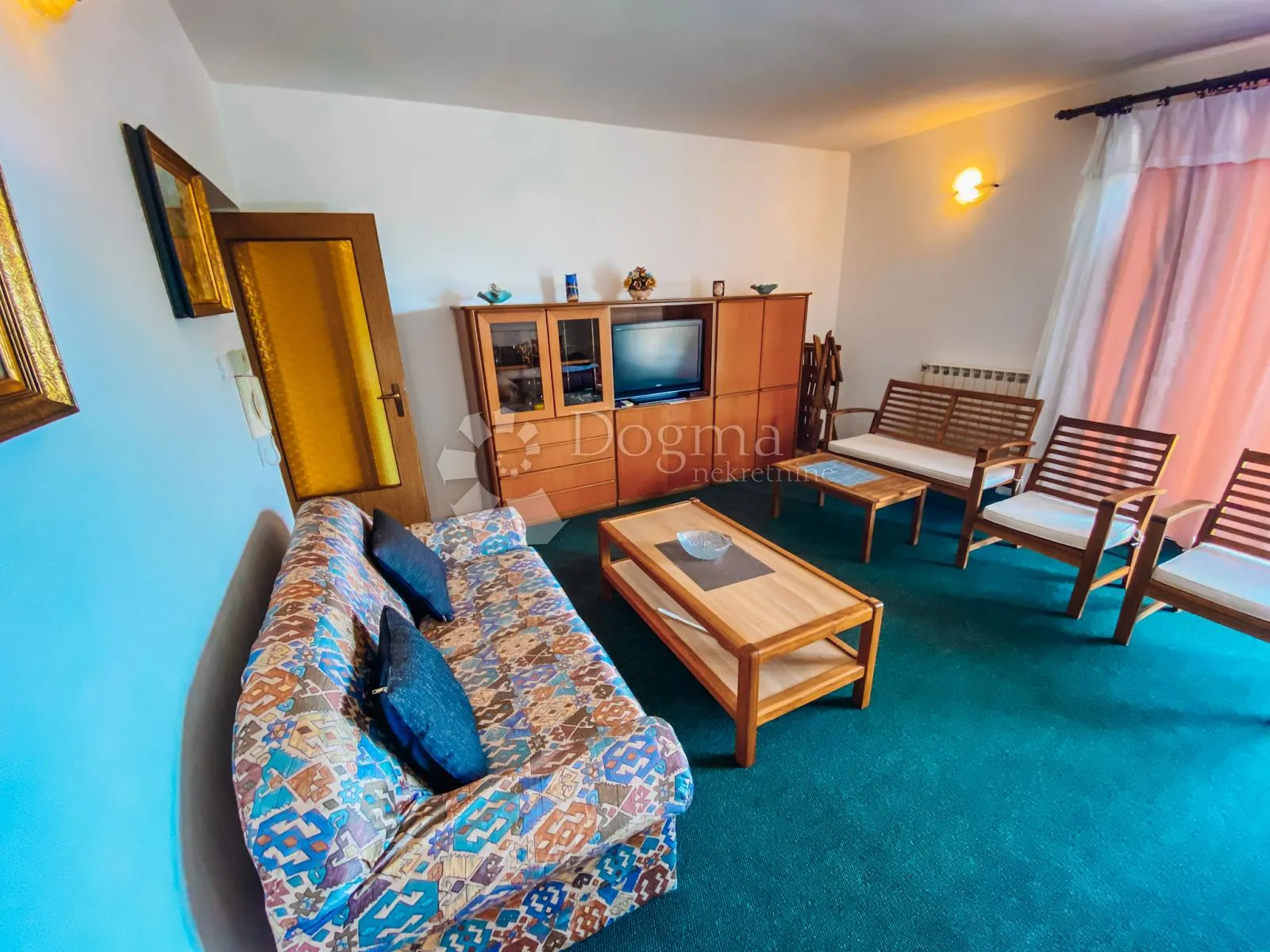 kuća sa 3 apartmana i fenomenalnim pogledom - slika 9