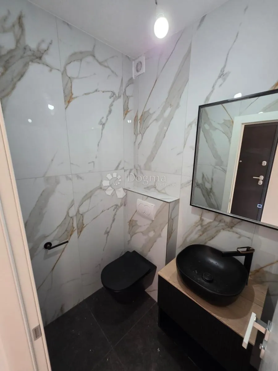 rogoznica- prizemlje u novogradnji 70m od mora - slika 11