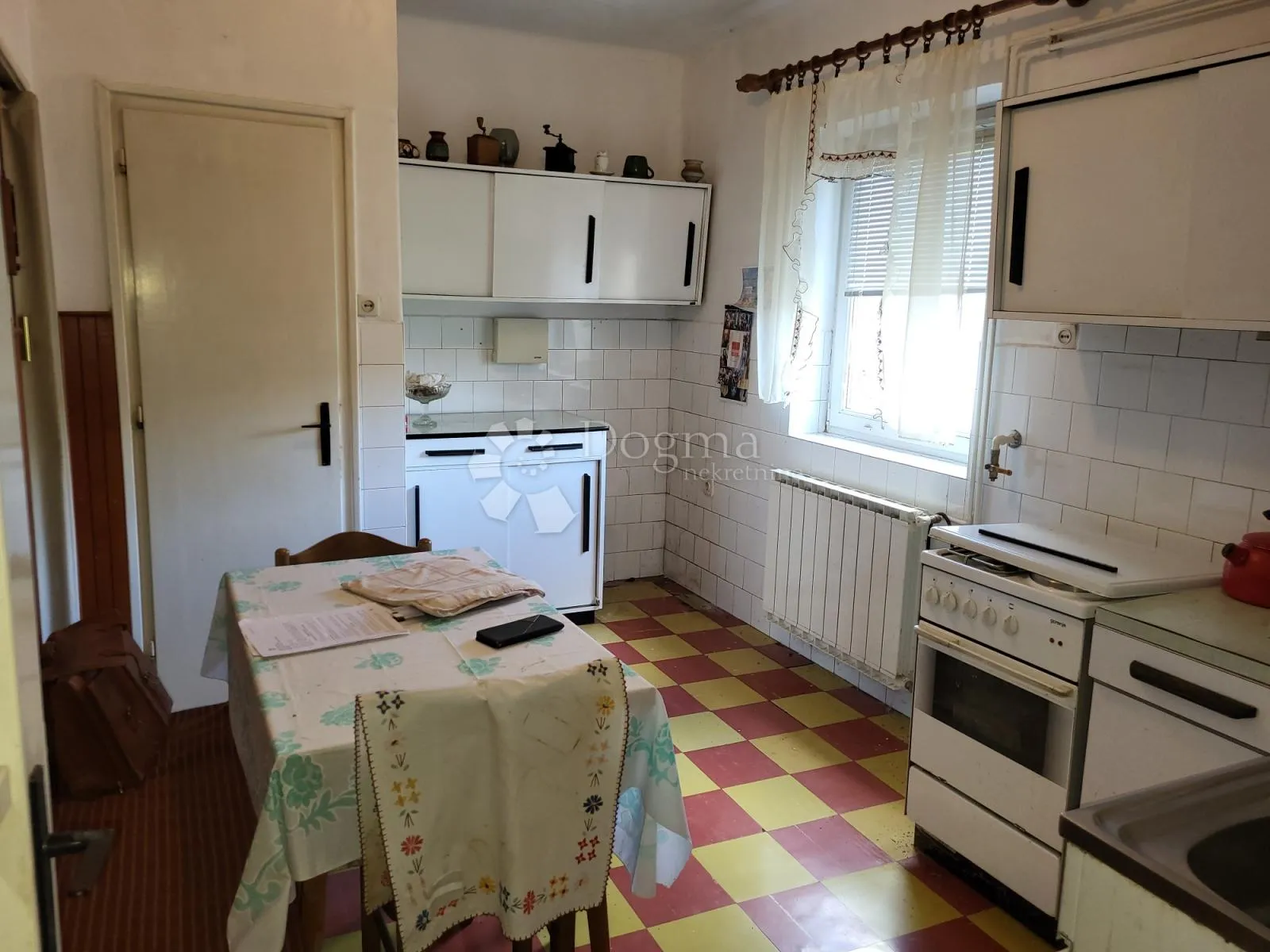 etaža sa garažom i dvorištem blizu mora - slika 2