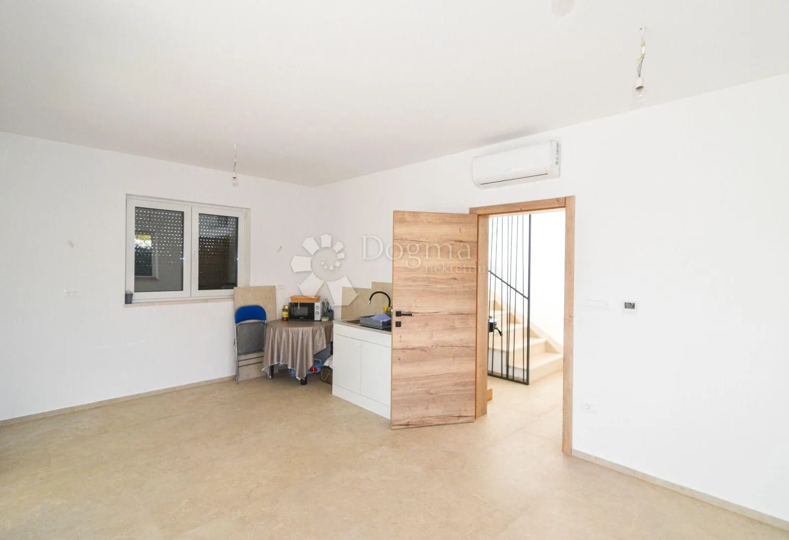 poreč - moderna vila s 4 spavaće sobe i bazenom 4 km do mora - slika 5