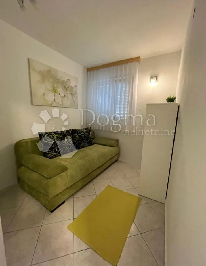 apartman s vrtom,blizu mora i centra, pakoštane - slika 5