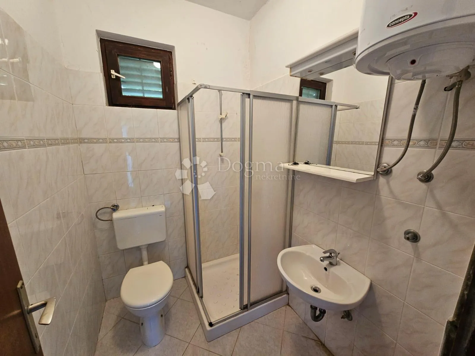 poreč - kuća sa dva stana i studio apartmanom - slika 9