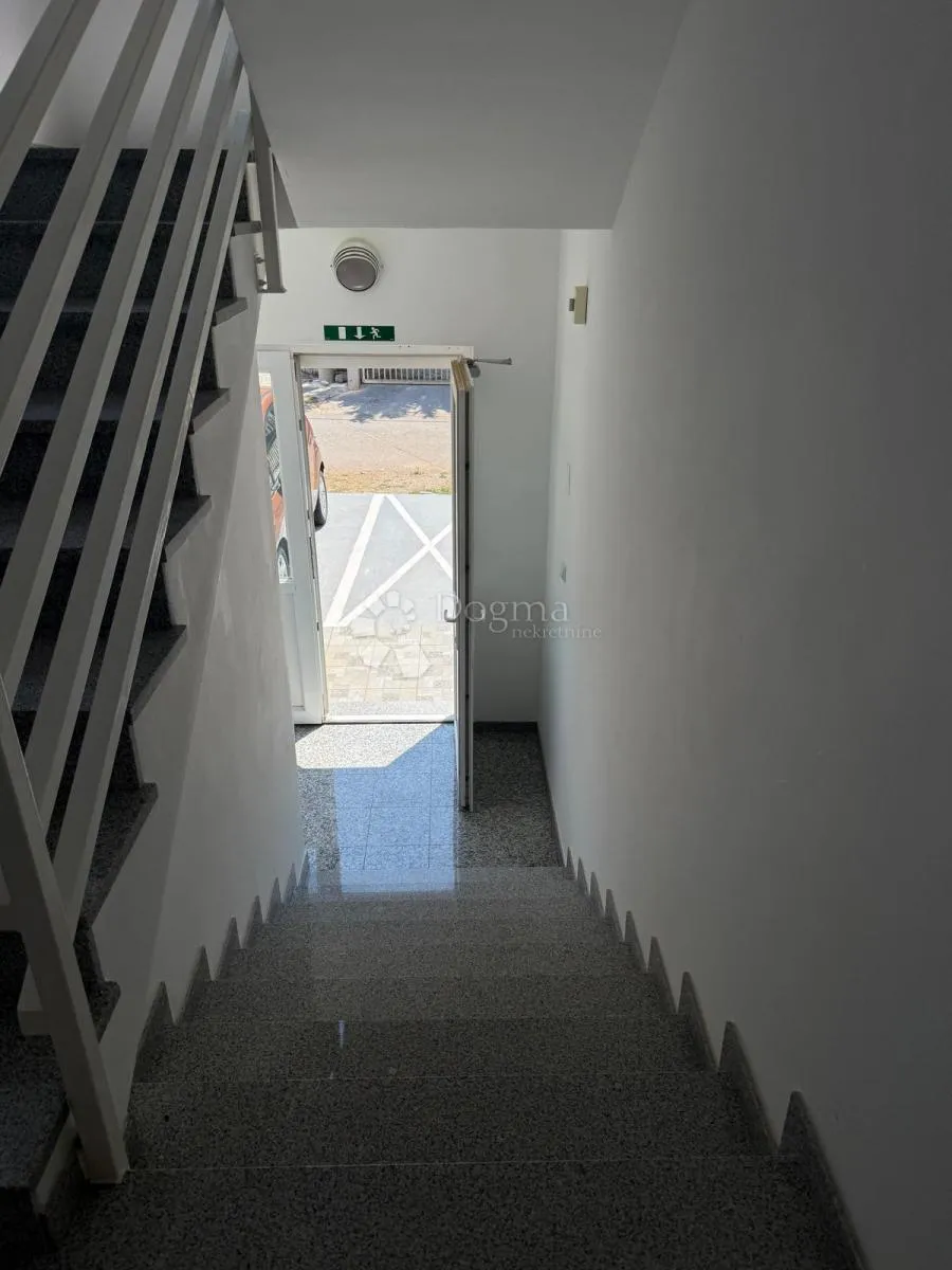 nov moderan namješten apartman 200 m od mora - slika 3
