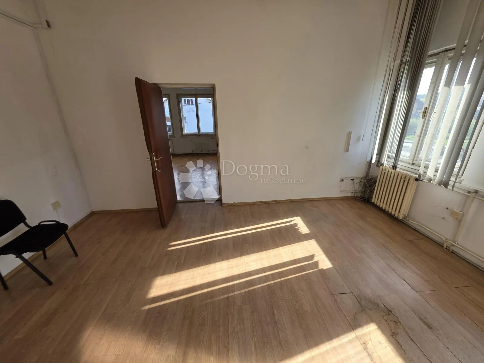 najam uredskog prostora cca 298m² - 8 ureda, spremište - slika 15