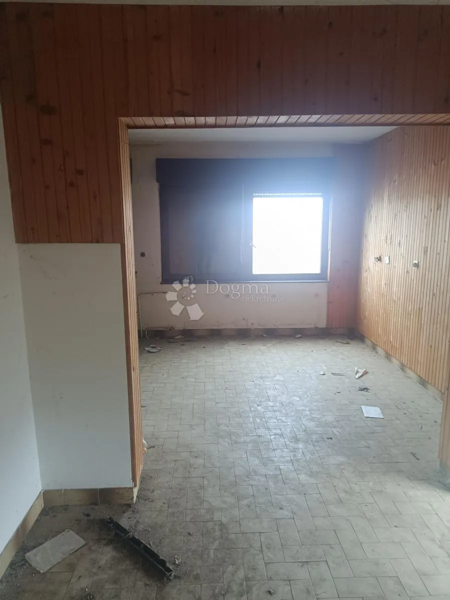 prostrana kuća u glini za adaptaciju - slika 18