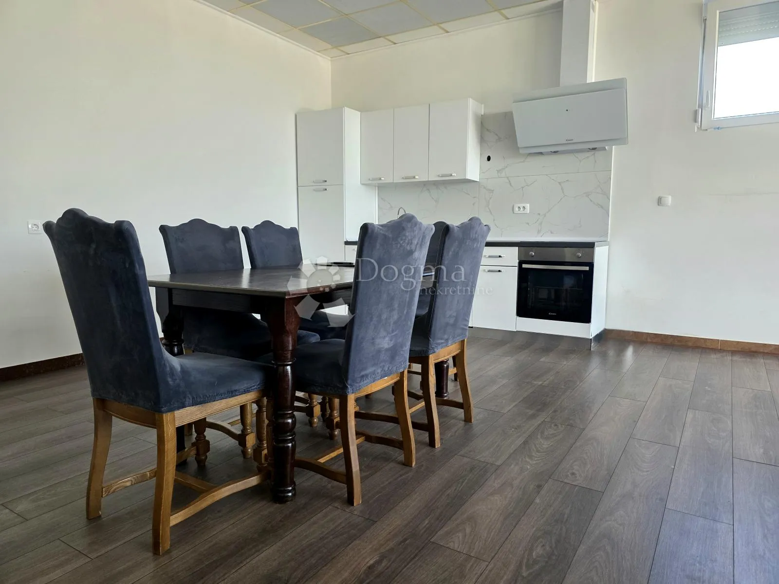 PRODAJA, Stan, NKP 136,38 m², Križ