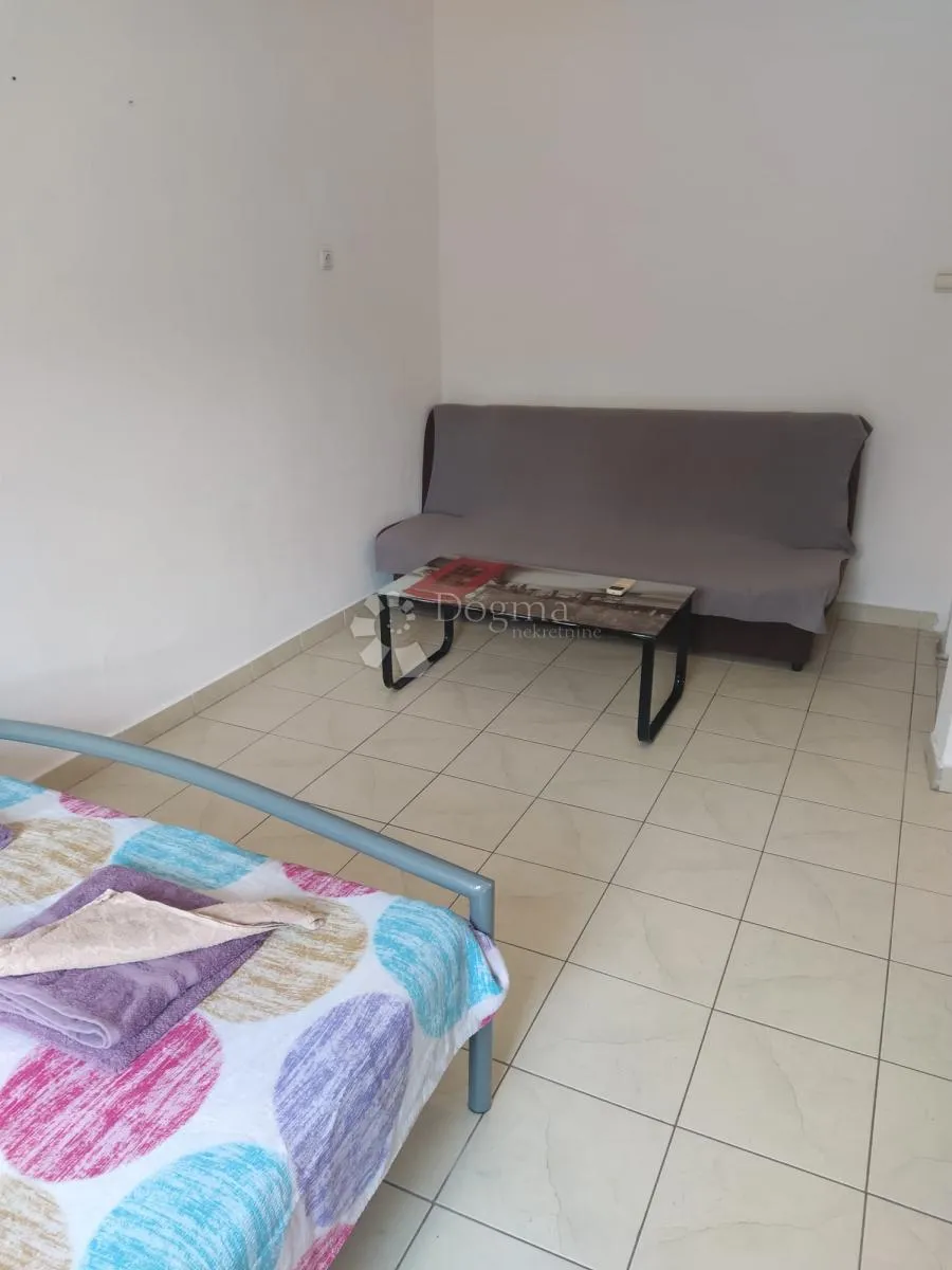četverosoban stan u centru pule - 4 studio apartmana - slika 23