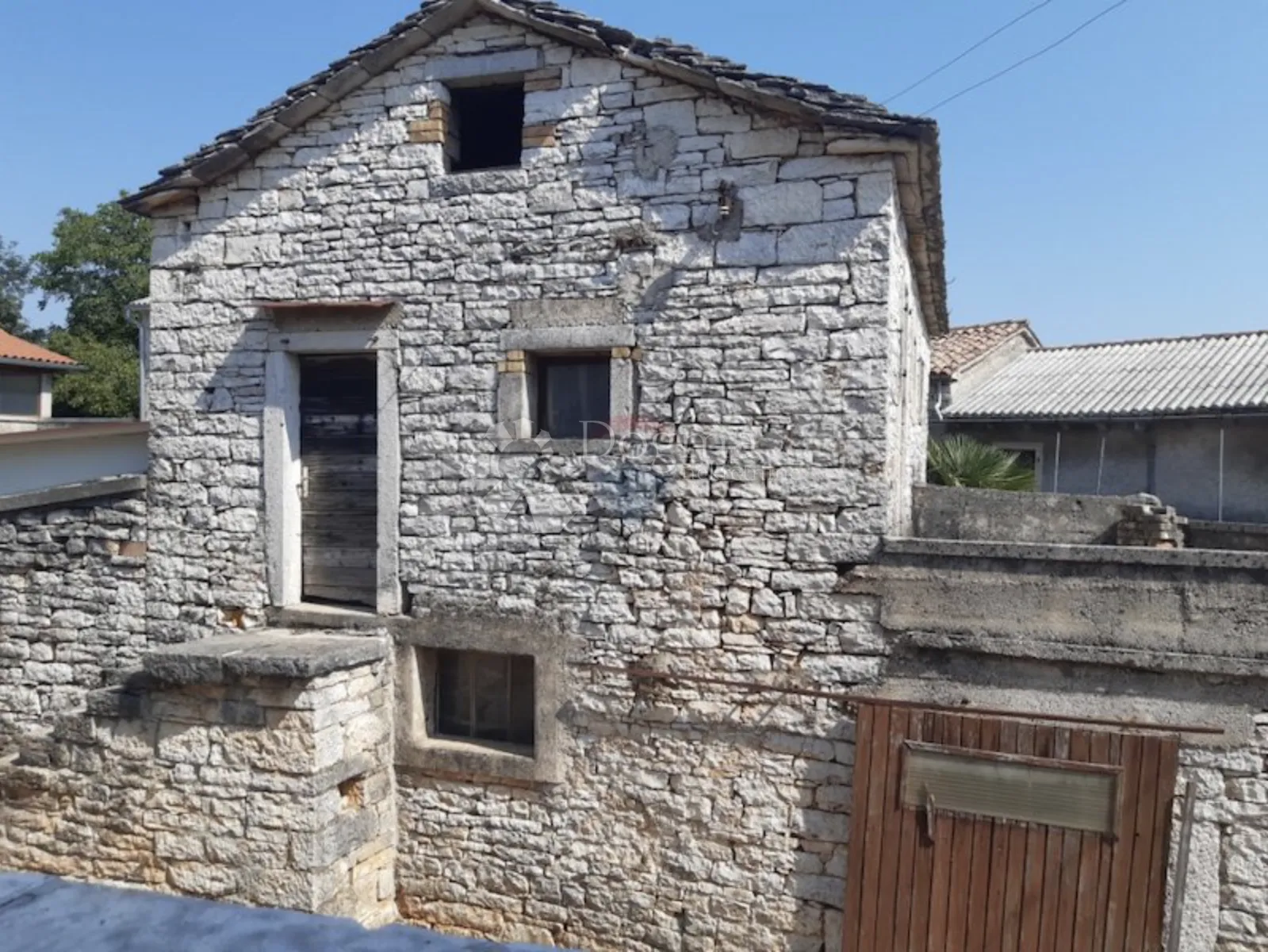 kamena kuća za renovaciju u pilatima - slika 3