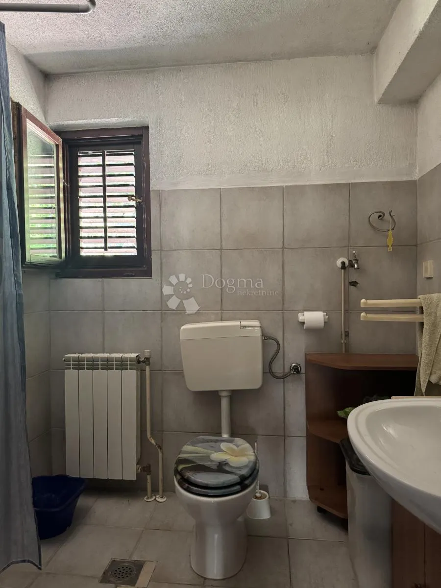 kuća sa potencijalom i građevinskim terenom / buzet - slika 11