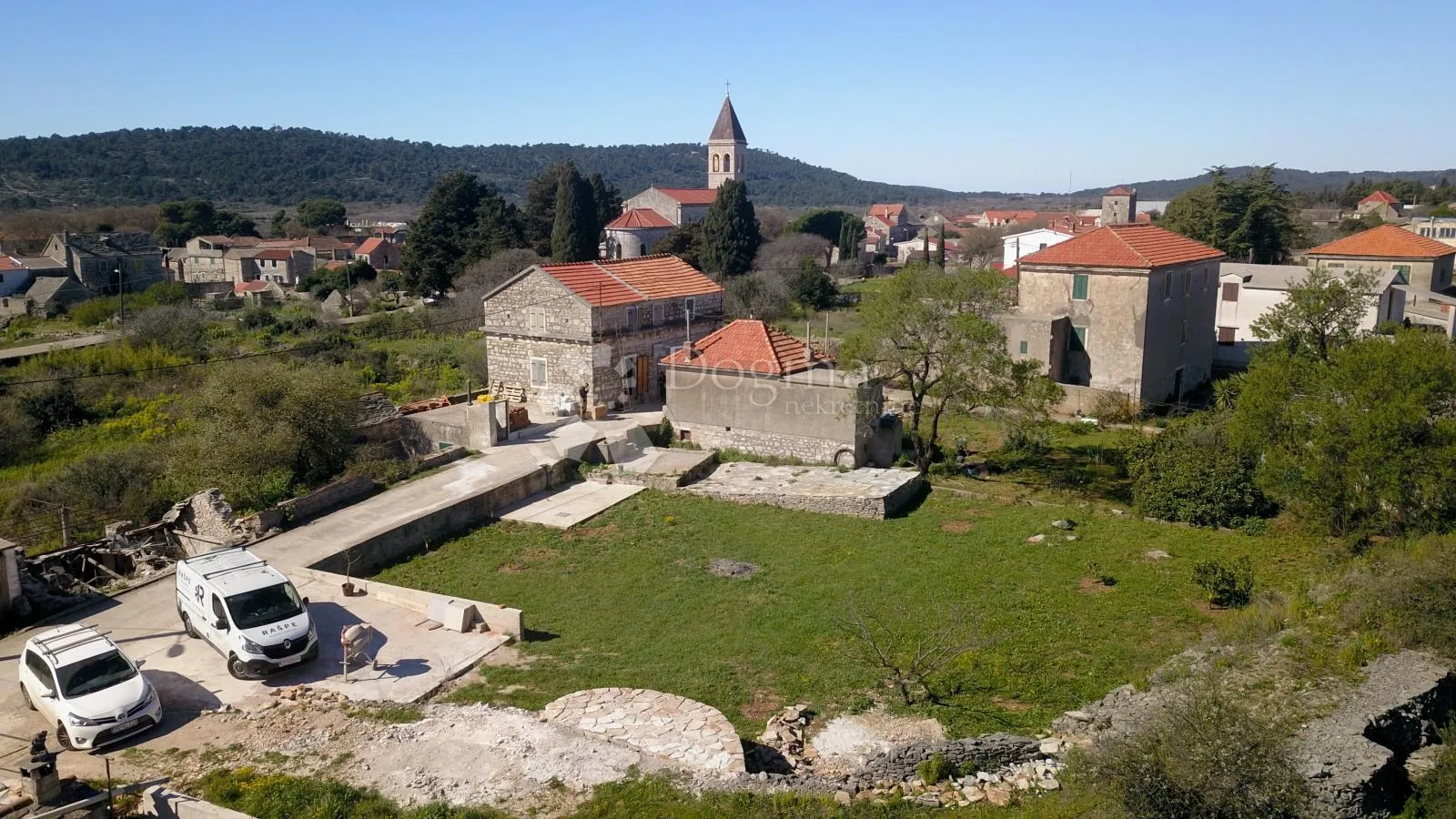 građevinsko zemljište s projektom 667m2- grohote,šolta - slika 2