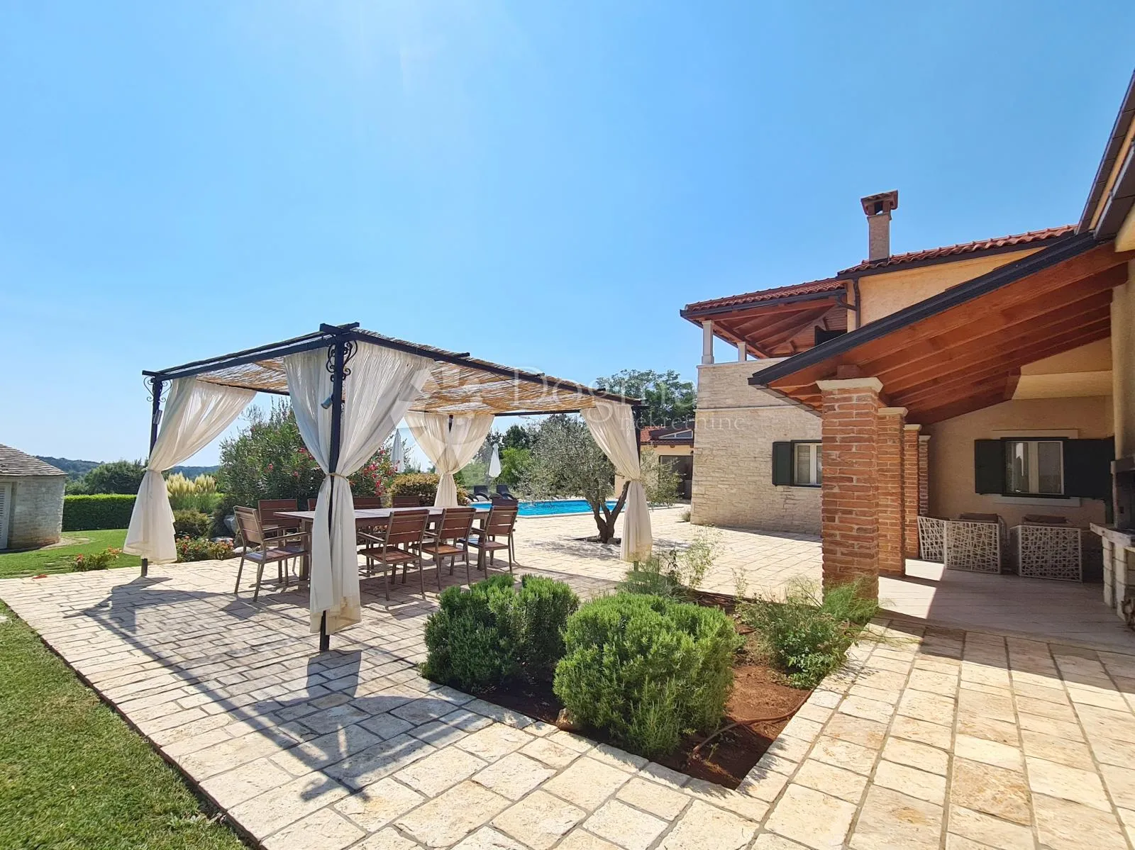 rustikalna istarska villa okružena prirodom - slika 30