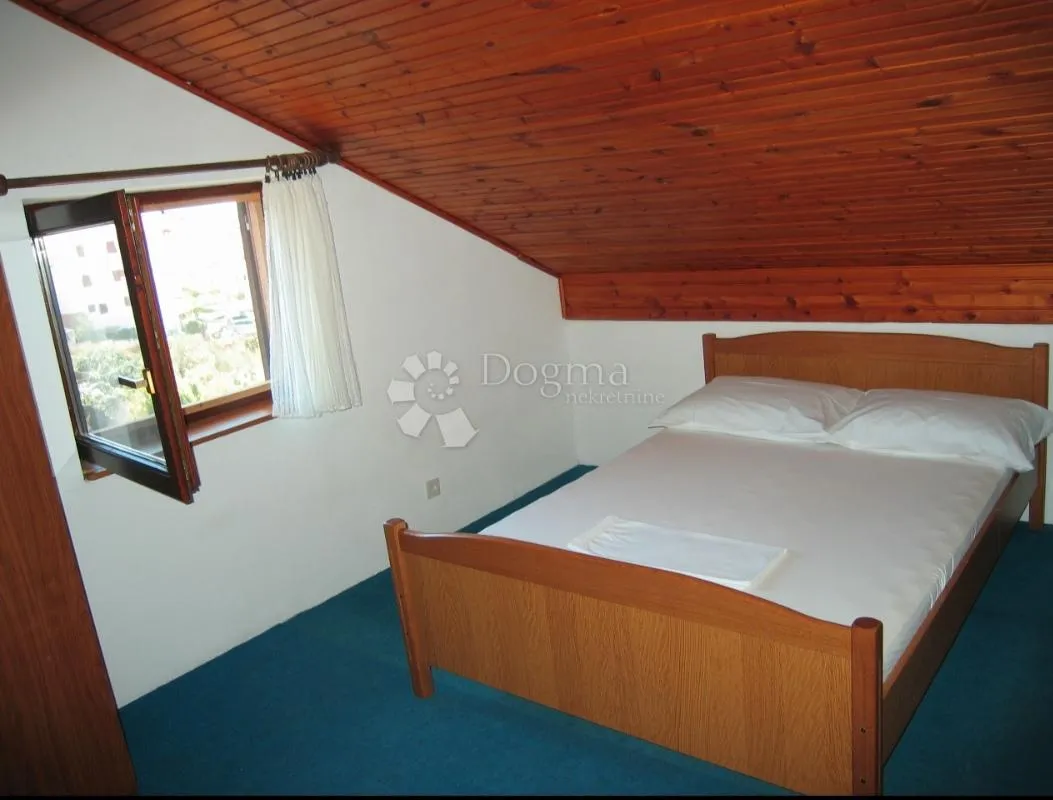 okrug gornji, kuća 400 m², 150 m od mora, prilika - slika 11