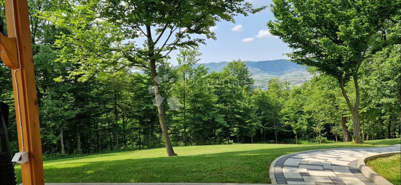 šarmantna kućica u prirodi - slika 5