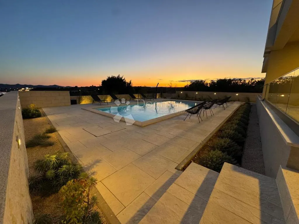 crno, zadar - luksuzni trosobni stan 100 m2, prizemlje s bazenom - slika 24
