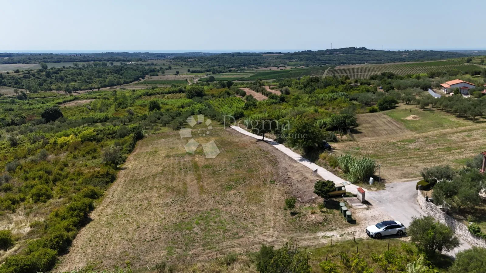 Atraktivno zemljište za vilu s pogledom na more i vinograde - Buje
