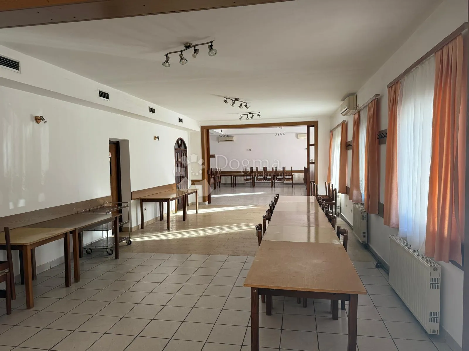 poslovni objekt u ivancu - moguća prenamjena u stambeni - slika 8