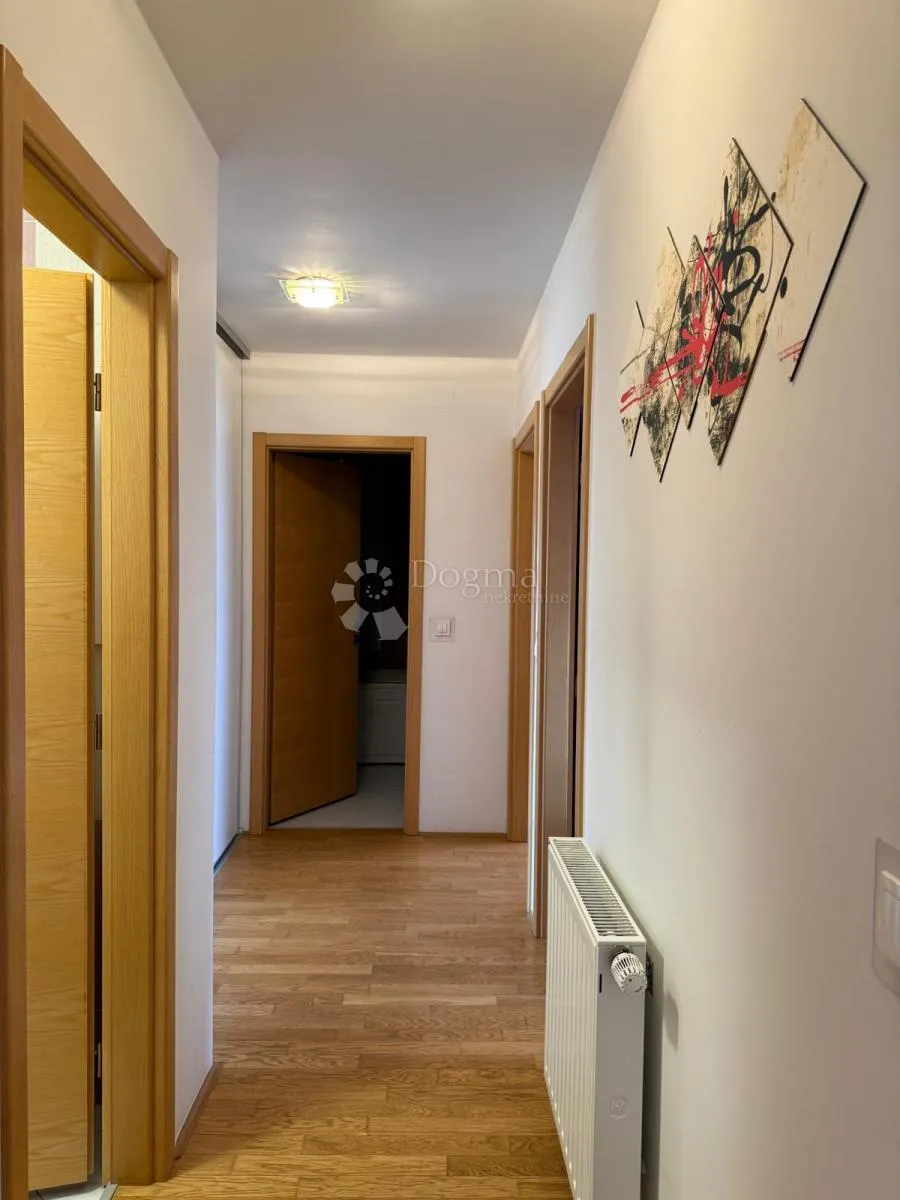 trosoban stan s lođom i garažom! - slika 7