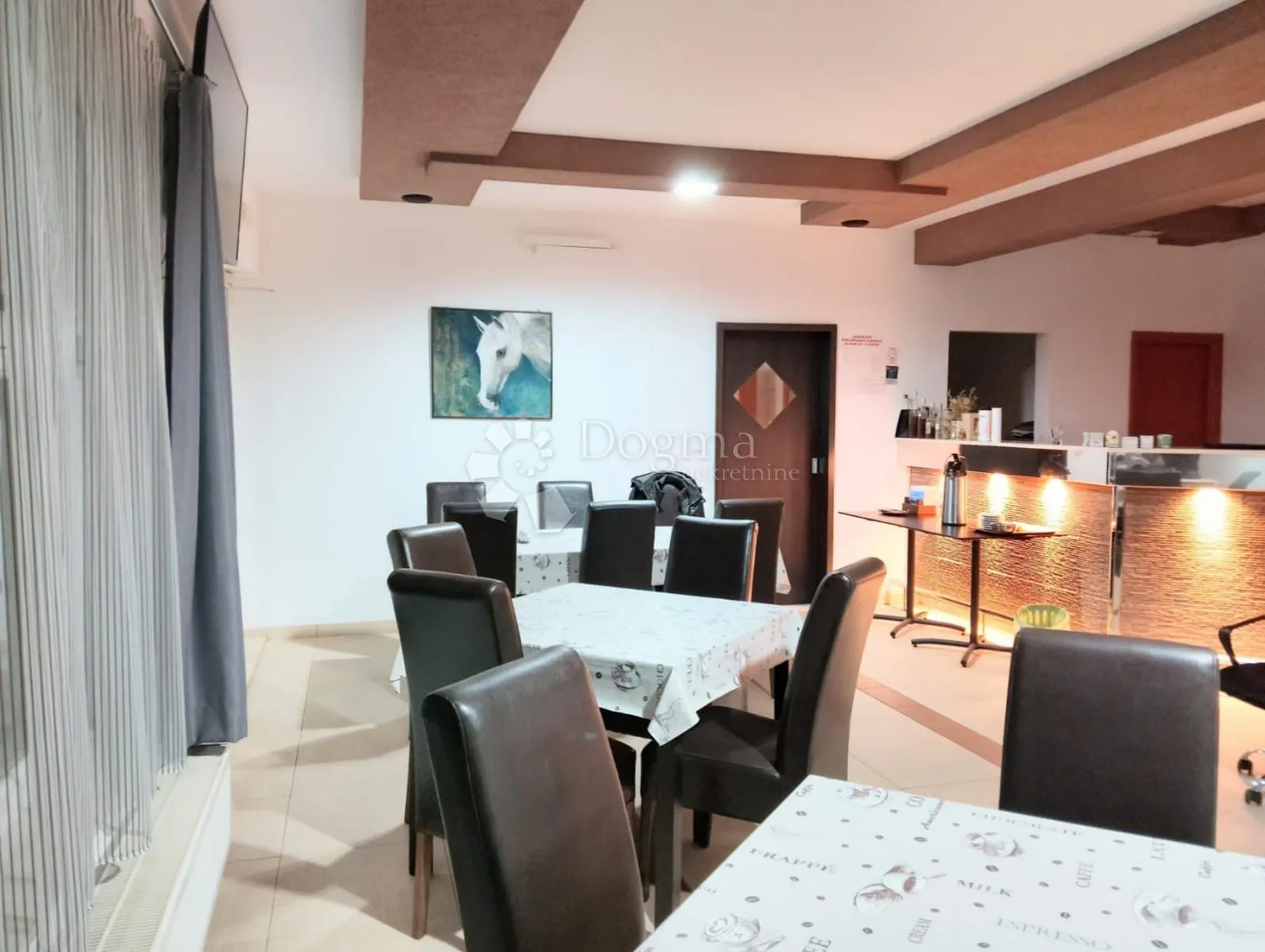 pansion i konjički klub s apartmanima i restoranom - slika 4
