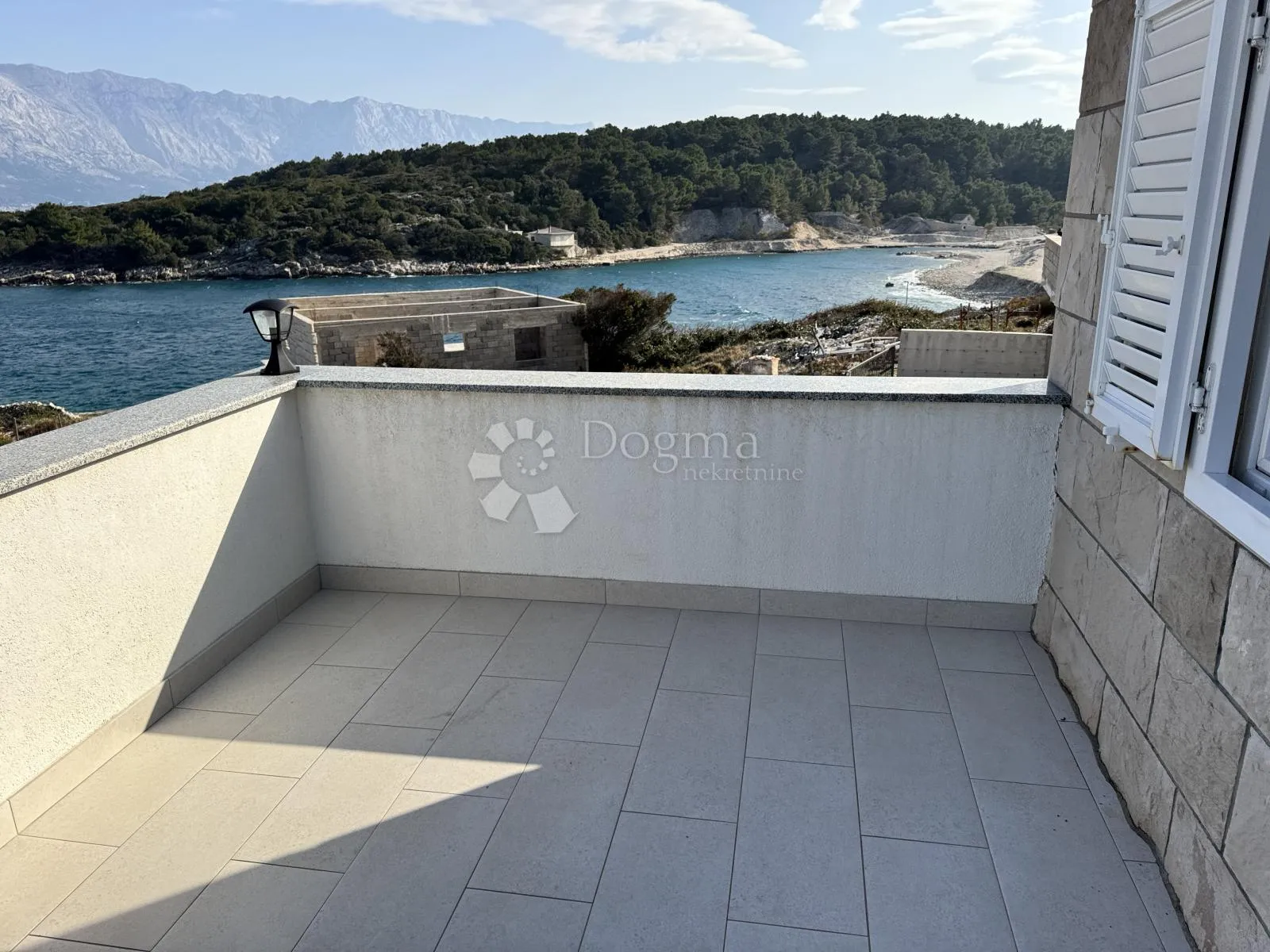kuća sa bazenom 50 m od plaže na braču - slika 17