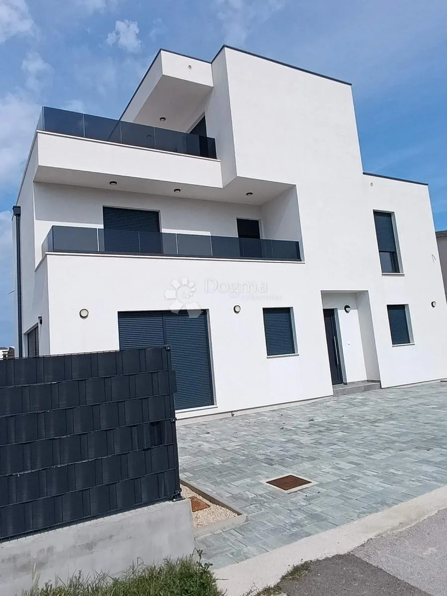 luksuzna vila s bazenom 80m od mora-prezida - slika 6