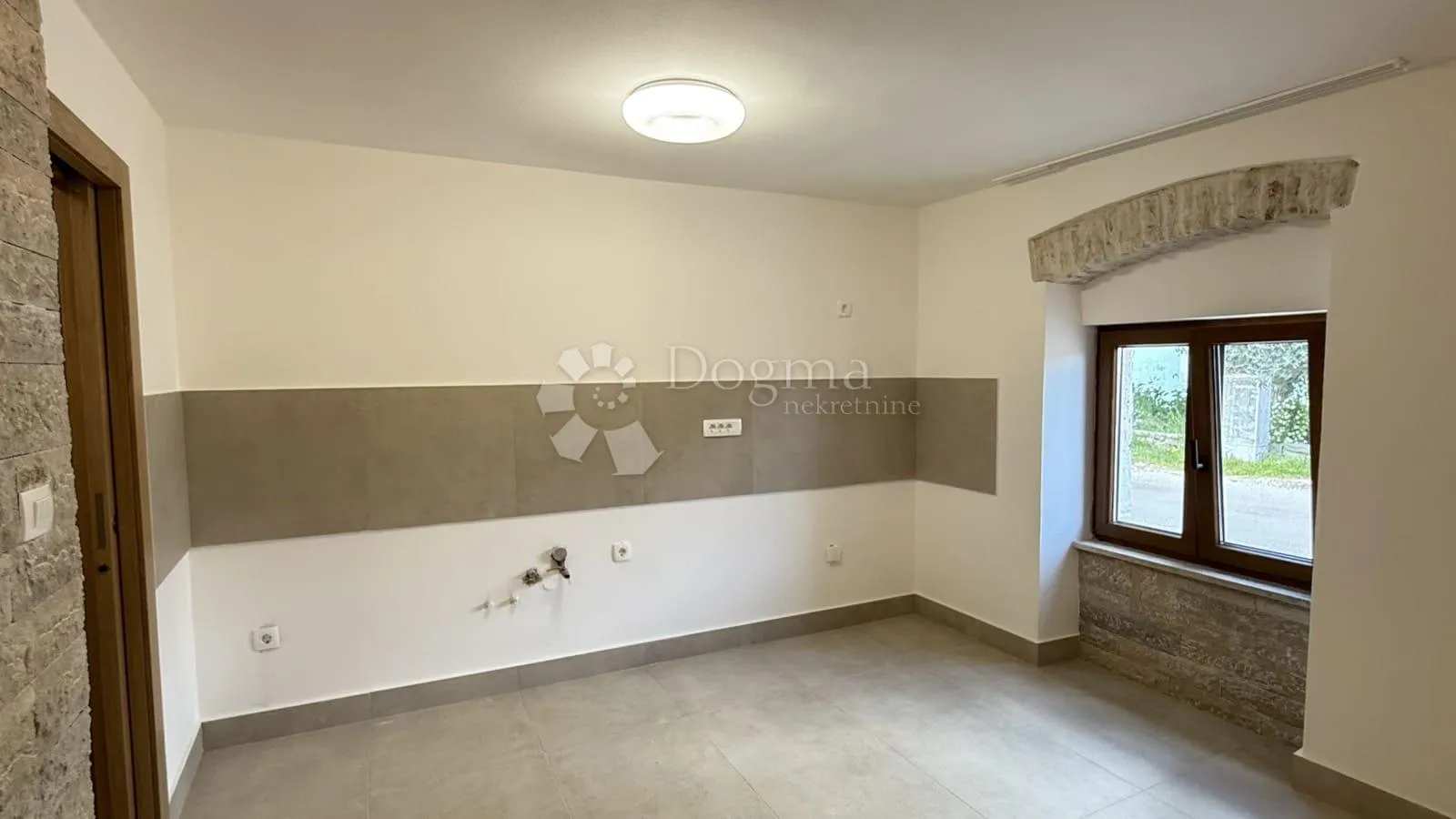 prekrasna renovirana kamena kuća - slika 7