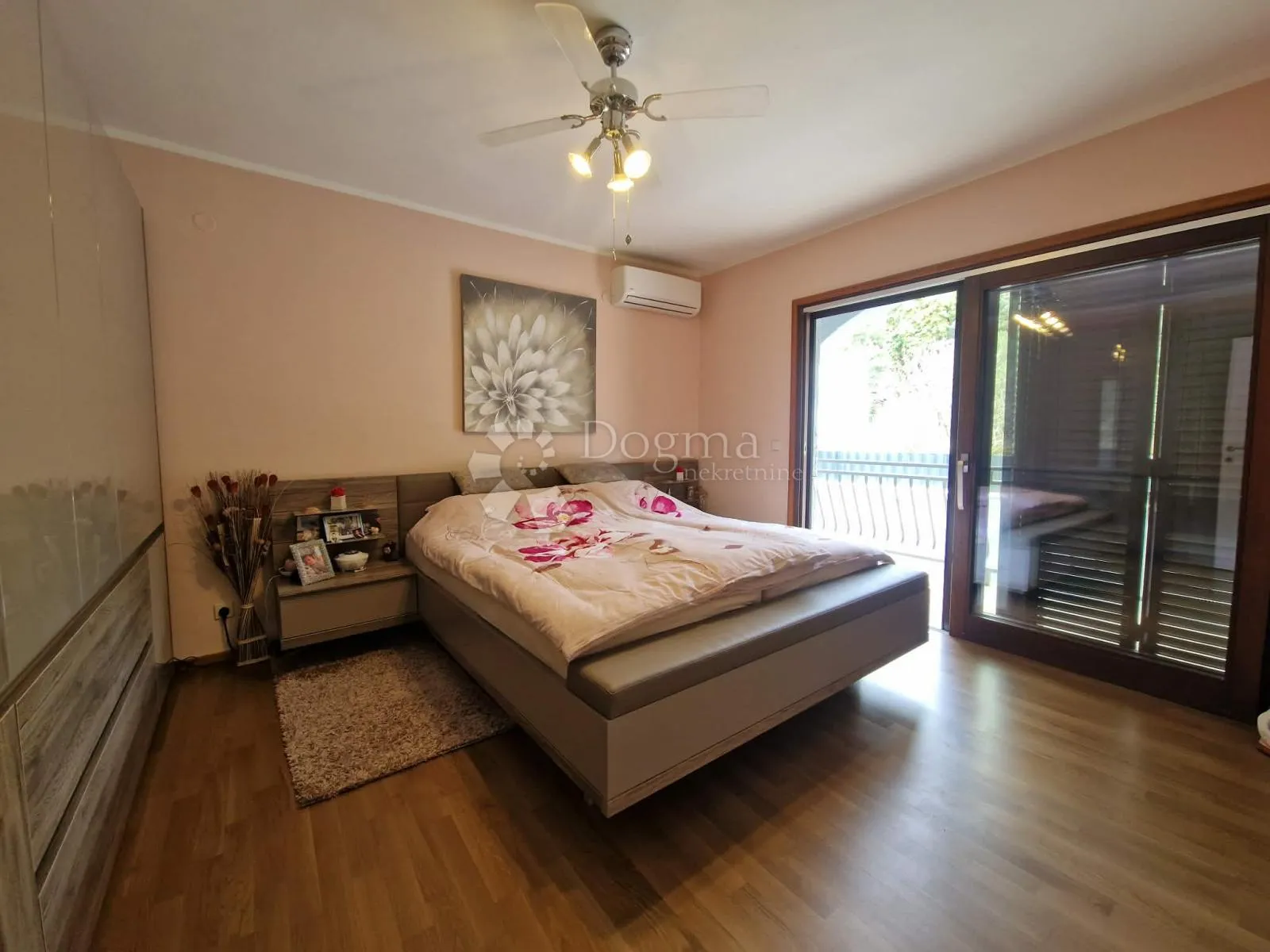 kuća s 4 apartmana - drugi red od mora - slika 15
